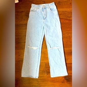 Rolla’s. 90’s Vintage, high-waisted, loose straight leg. Size 25. Light wash.